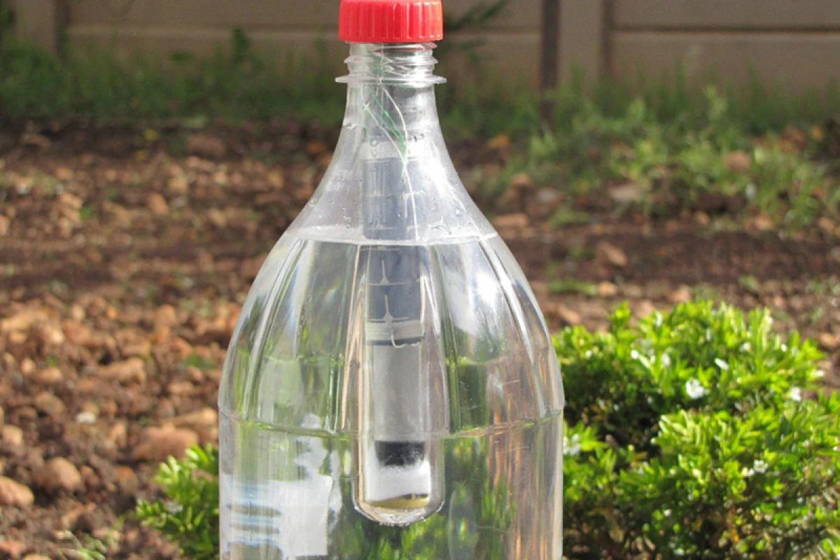 The Lightie is a solar-powered light designed shaped to fit right into the neck of a standard soda bottle (Photo: The Lightie)
