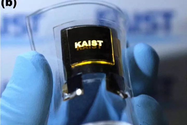 A newly developed bendable thin-film lithium-ion battery could help bridge the gap to high-performance bendable electronics (Photo: Keon Jae Lee/KAIST)