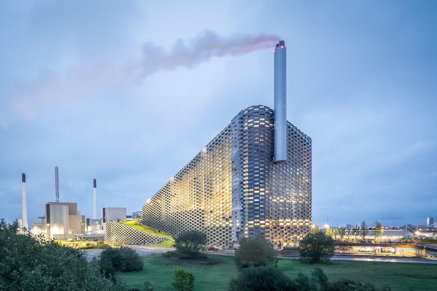 As the home to a waste-to-energy power plant topped by an artificial ski slope, while featuring with running trails and a rooftop bar, the CopenHill facility in Denmark was already a particularly versatile space