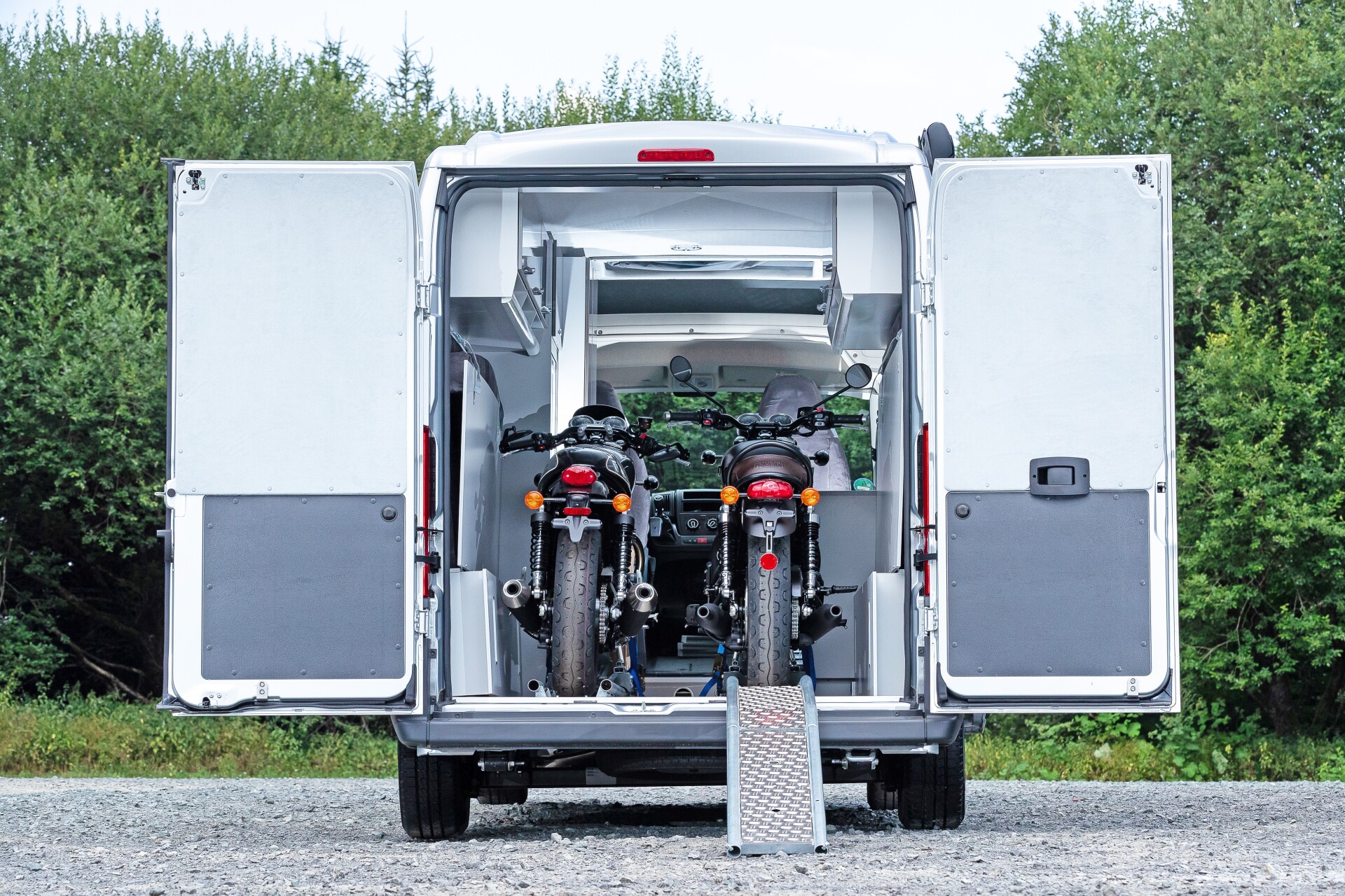 Дом на колесах с гаражом