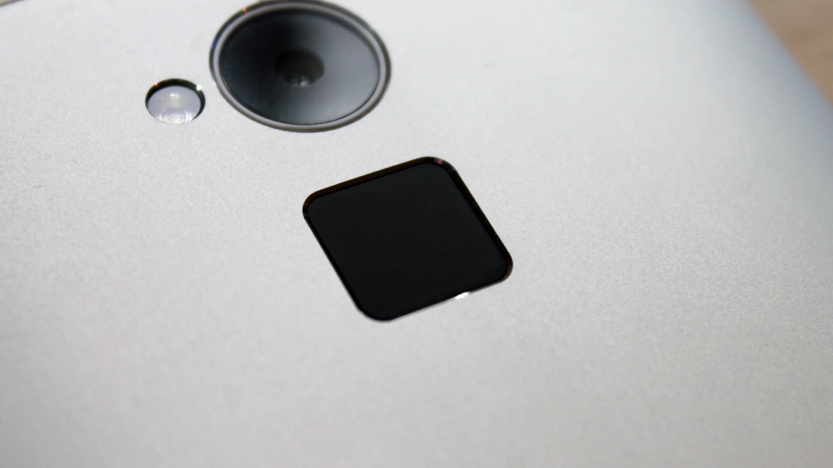 You have to slide your finger over the One max's fingerprint scanner, if you choose to setup fingerprint security