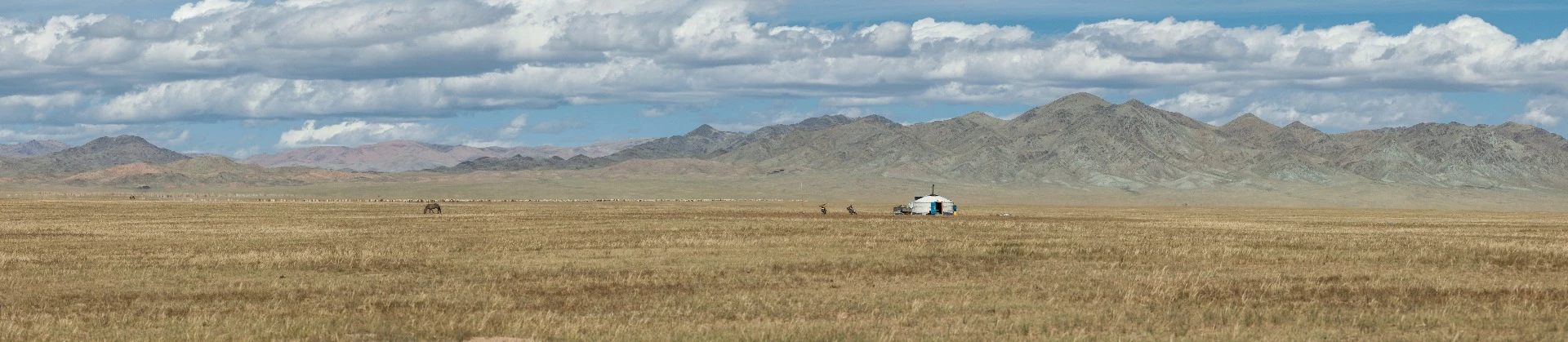 The average traditional ger now has a horse and a motorcycle or two next to it. Between Tsaaganuur and Ayag nuur
