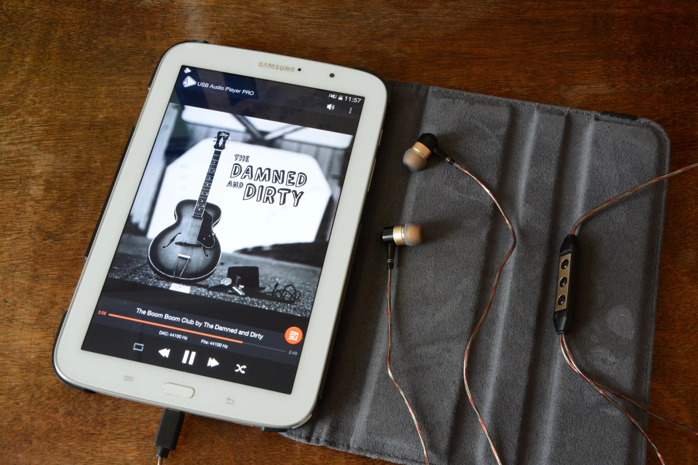 This Samsung Galaxy Note 8.0 supports USB OTG but not USB Audio, so a third party app sporting its own driver needs to be used