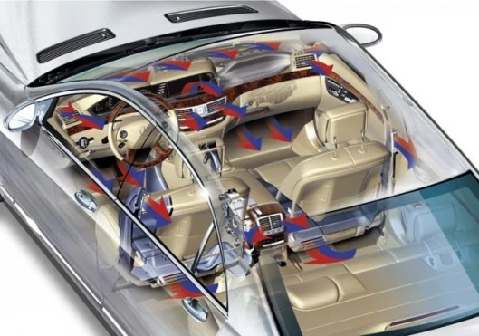 The newly developed THERMOTRONIC system allows the temperature and airflow to be individually adjusted by each occupant. This automatic climate-control system is sensor-controlled.