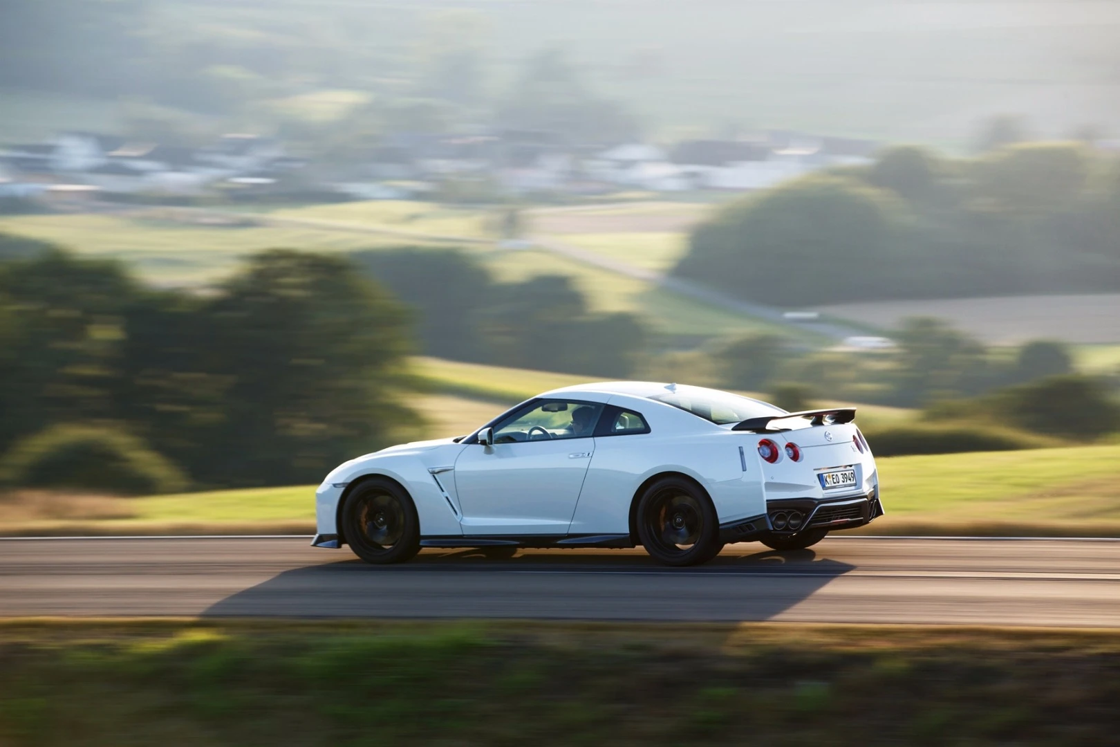 The Track Edition kicks out 570 PS (562 hp/419 kW) and 637 Nm (470 lb.ft) of torque
