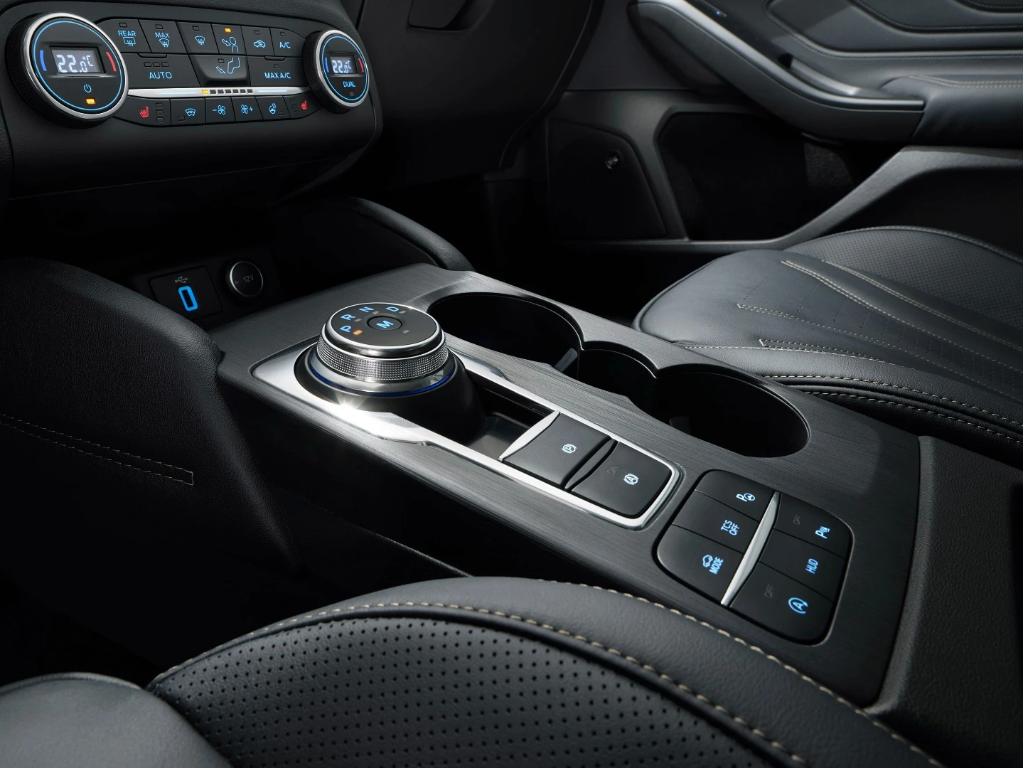 Ford Focus Vignale: 8-speed auto with scroll wheel