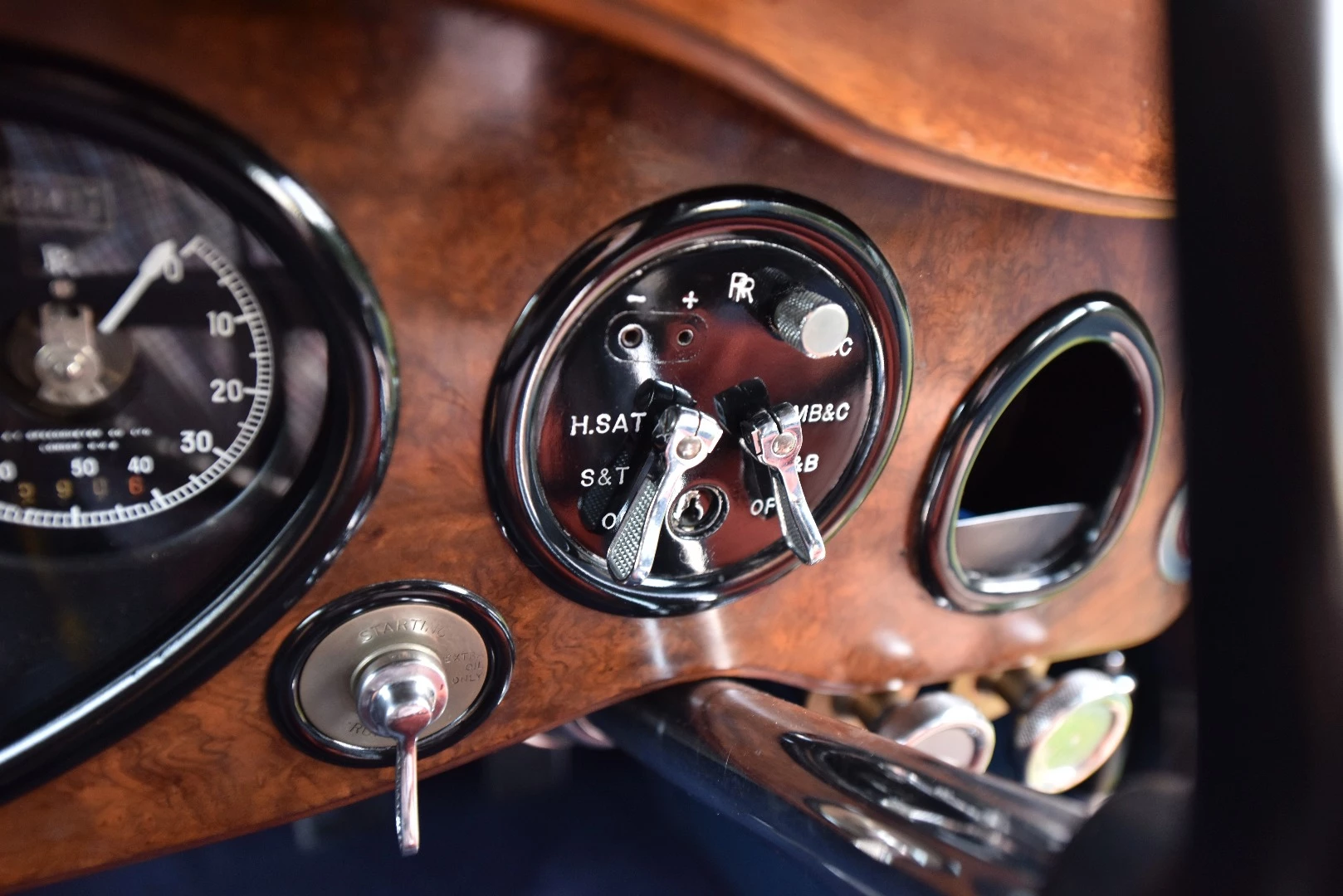 The Phantom II was fitted with two horns and a siren for Sir Malcolm Campbell