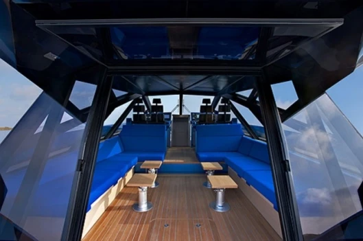 Double-glazed glass superstructure