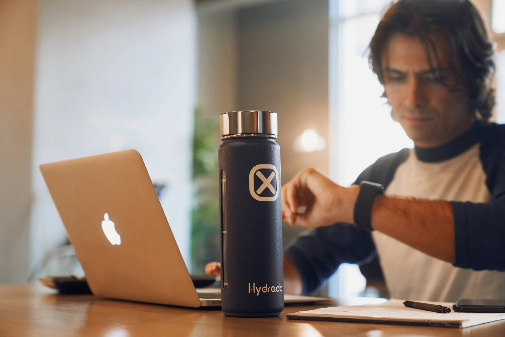 Hydrade: connects with smart devices, including the Apple Watch, over Bluetooth