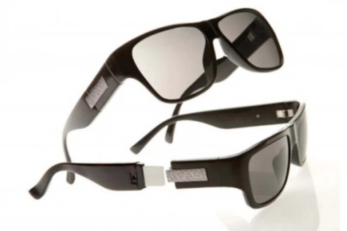 Pull the detachable arm off these ck Calvin Klein sunglasses and you'll find a 4GB USB flash drive