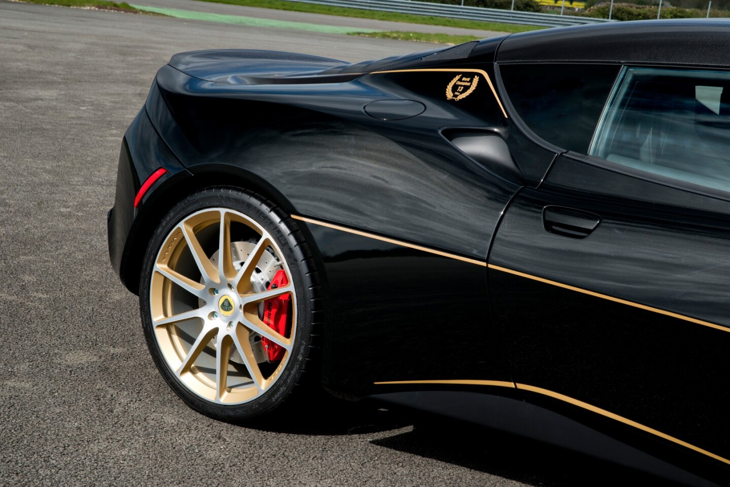 Few color combinations are more evocative than black-and-gold for F1 fans