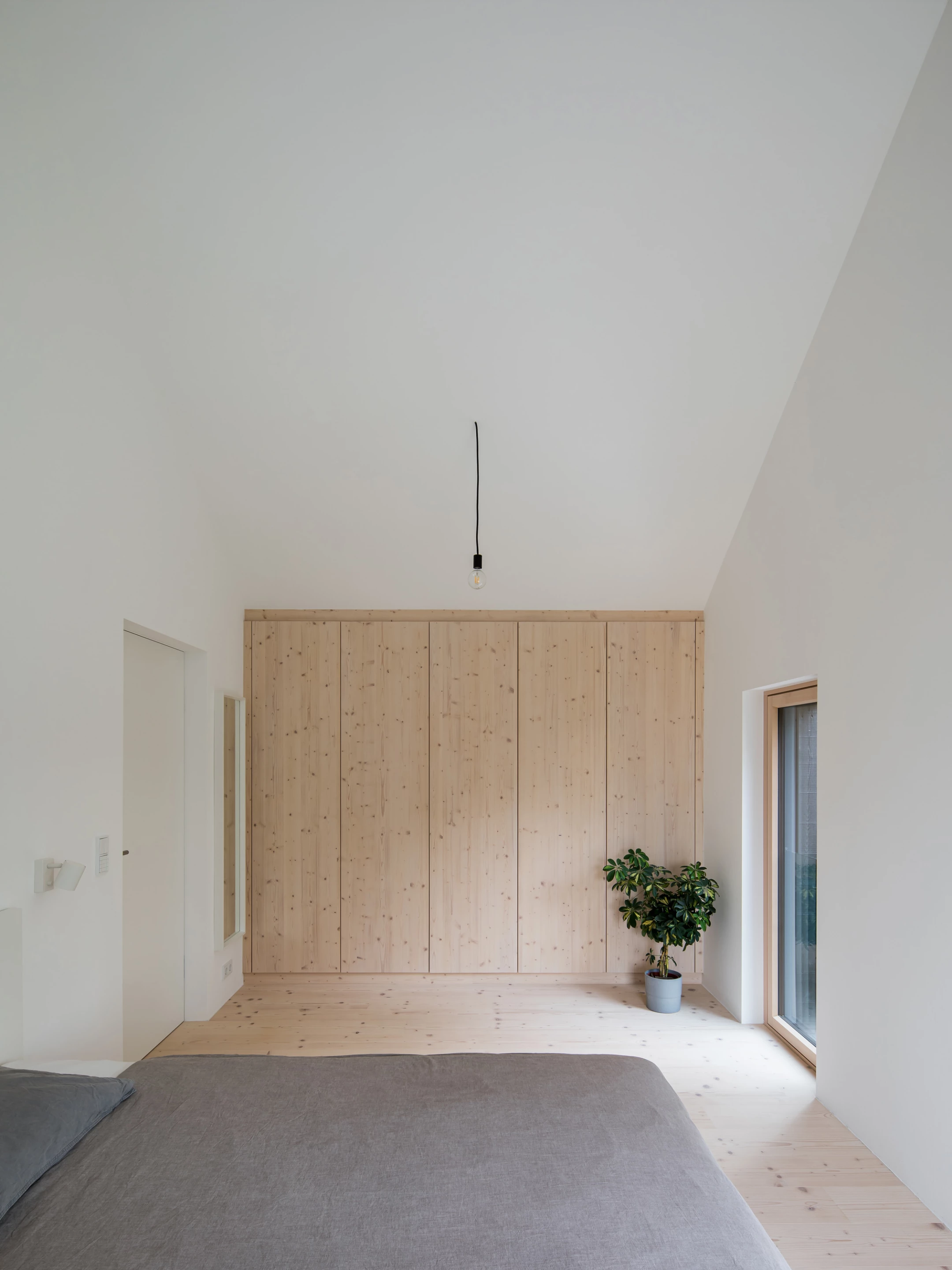 The newly completed Mountain House covers 180 square meters (2,000 sq ft)