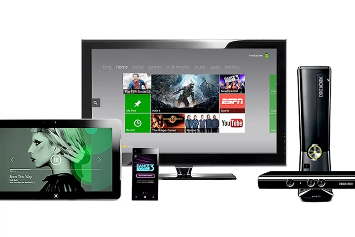 Microsoft announced a landmark deal with Time Warner Cable, to let U.S. subscribers watch up to 300 live TV channels on the Xbox 360.
