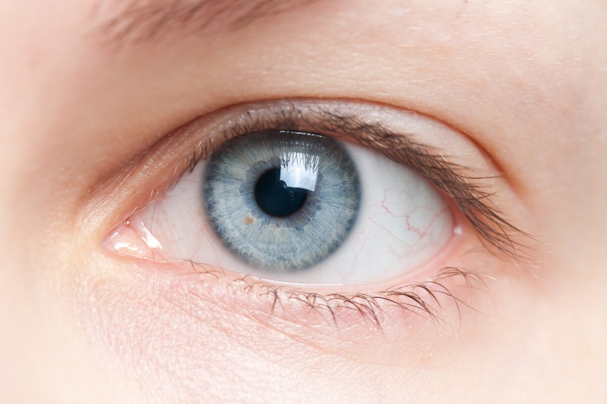 Controlling tiny eye movements may lead to better vision