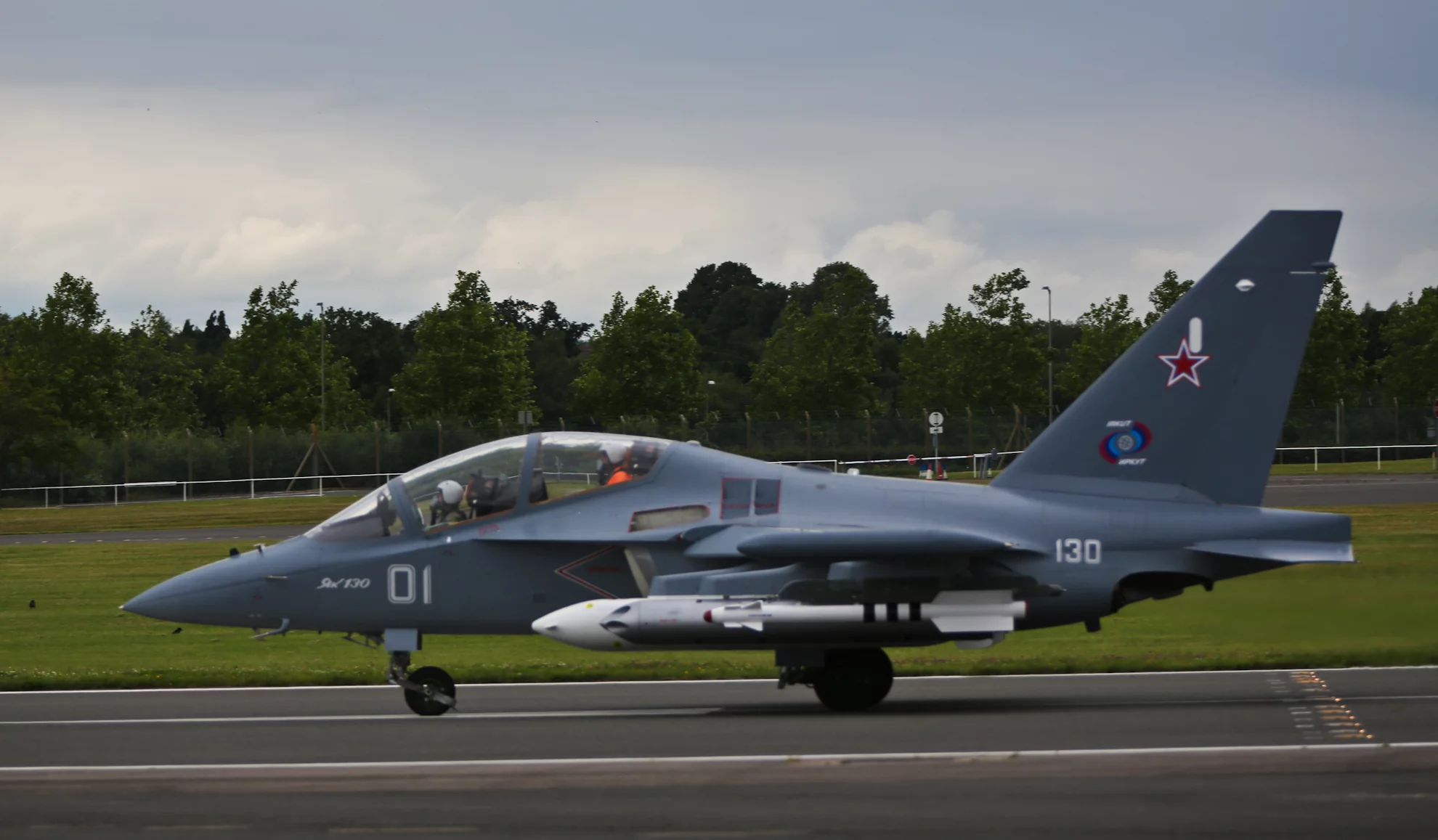 A Yakovlev Yak-130 advanced training jet on the runway (Photo: Gizmag)