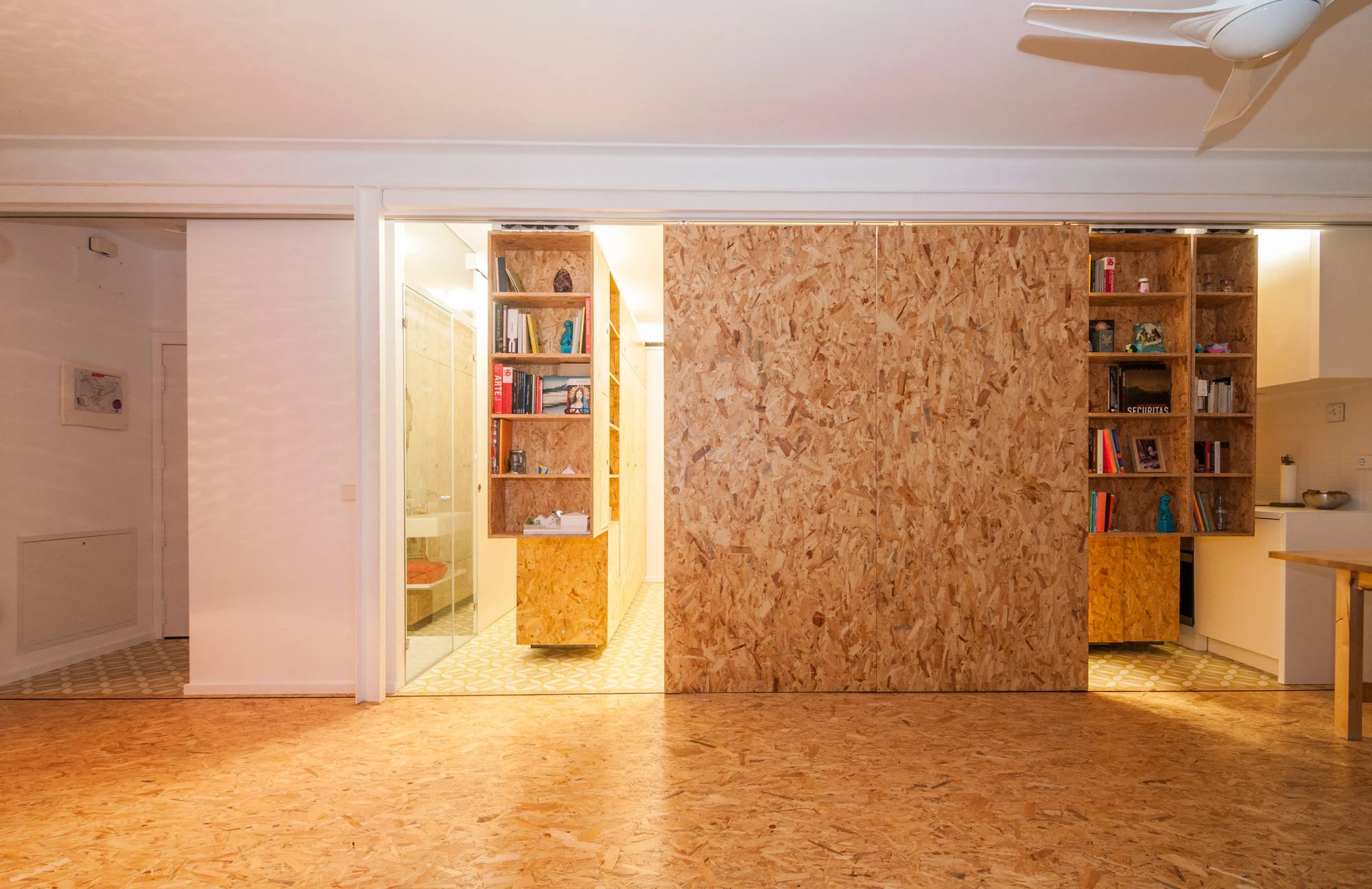 A large sparsely-furnished living area occupies the space nearest the door (Photo: Javier de Paz García)