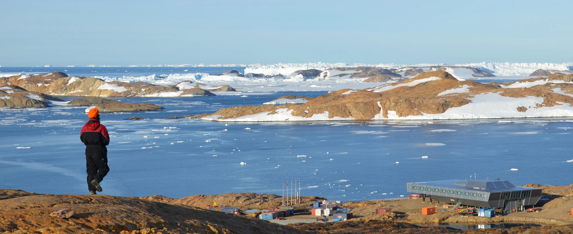Bharathi is located on a peninsula in the Larsmann Hills section of northeast Antarctica (Photo: bof artchitekten)