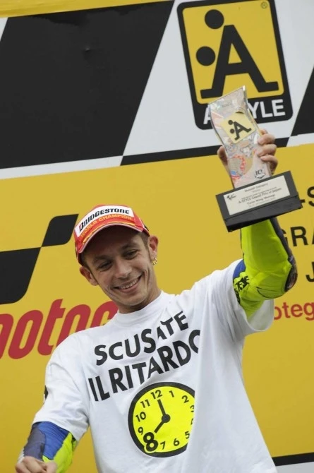 Valentino Rossi - MotoGP's promotional genius, dons a t-shirt apologising to fans for being late in delivering his eighth world title