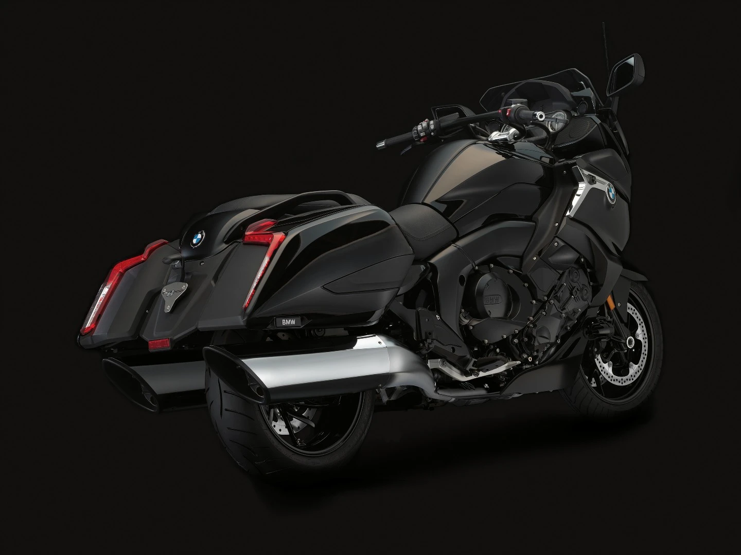 The K1600 B's rear lights have been redesigned with a classic bagger look