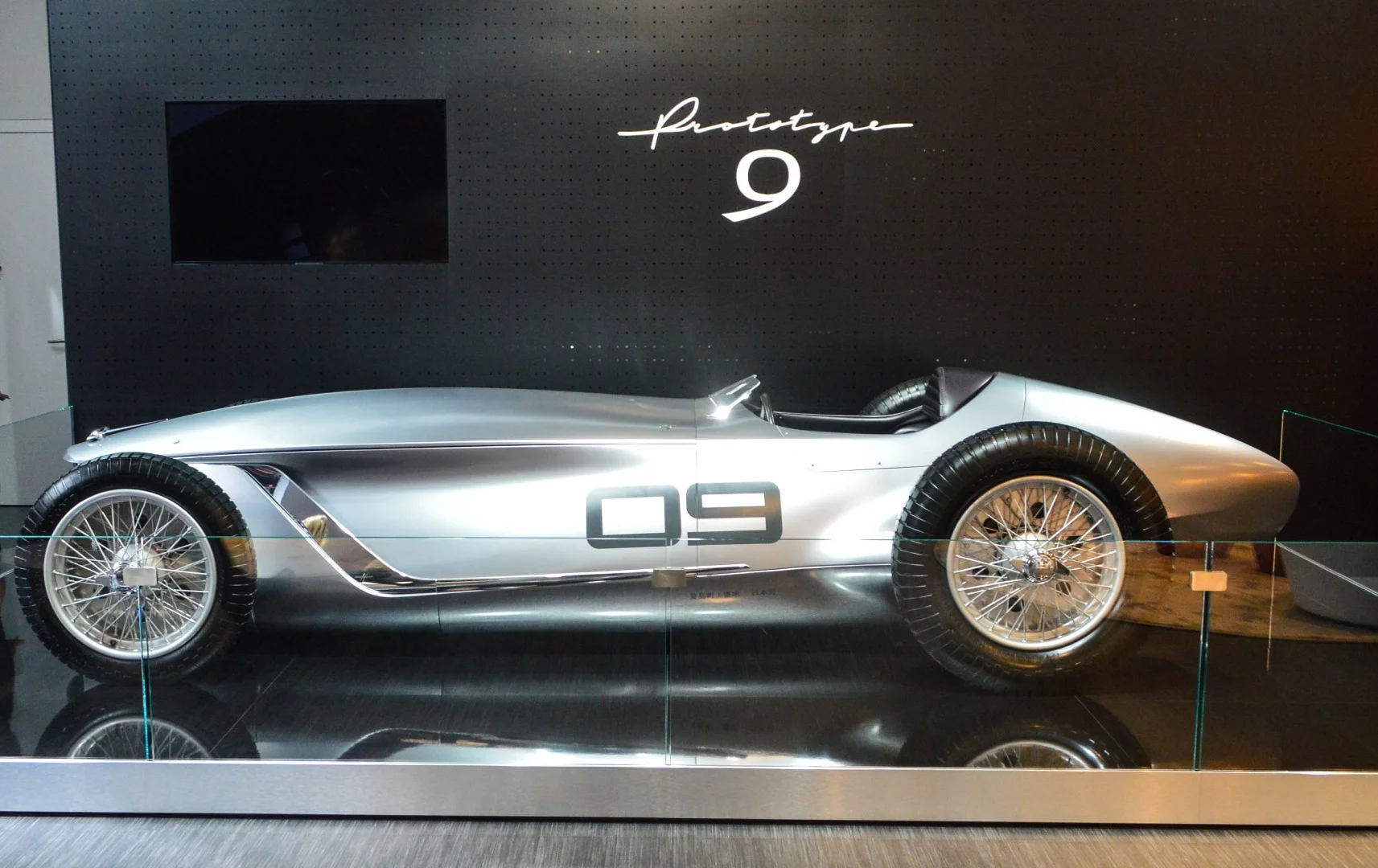 Thanks to its beautiful retro design and prototype electric powertrain, the Infiniti Prototype 9 was one of our favorite concept cars of 2017 ... and it still looks cool in 2018