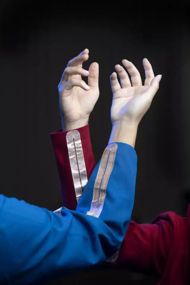 A new smart fabric developed at the University of California, Irvine could allow information to be exchanged with a high-five or a handshake