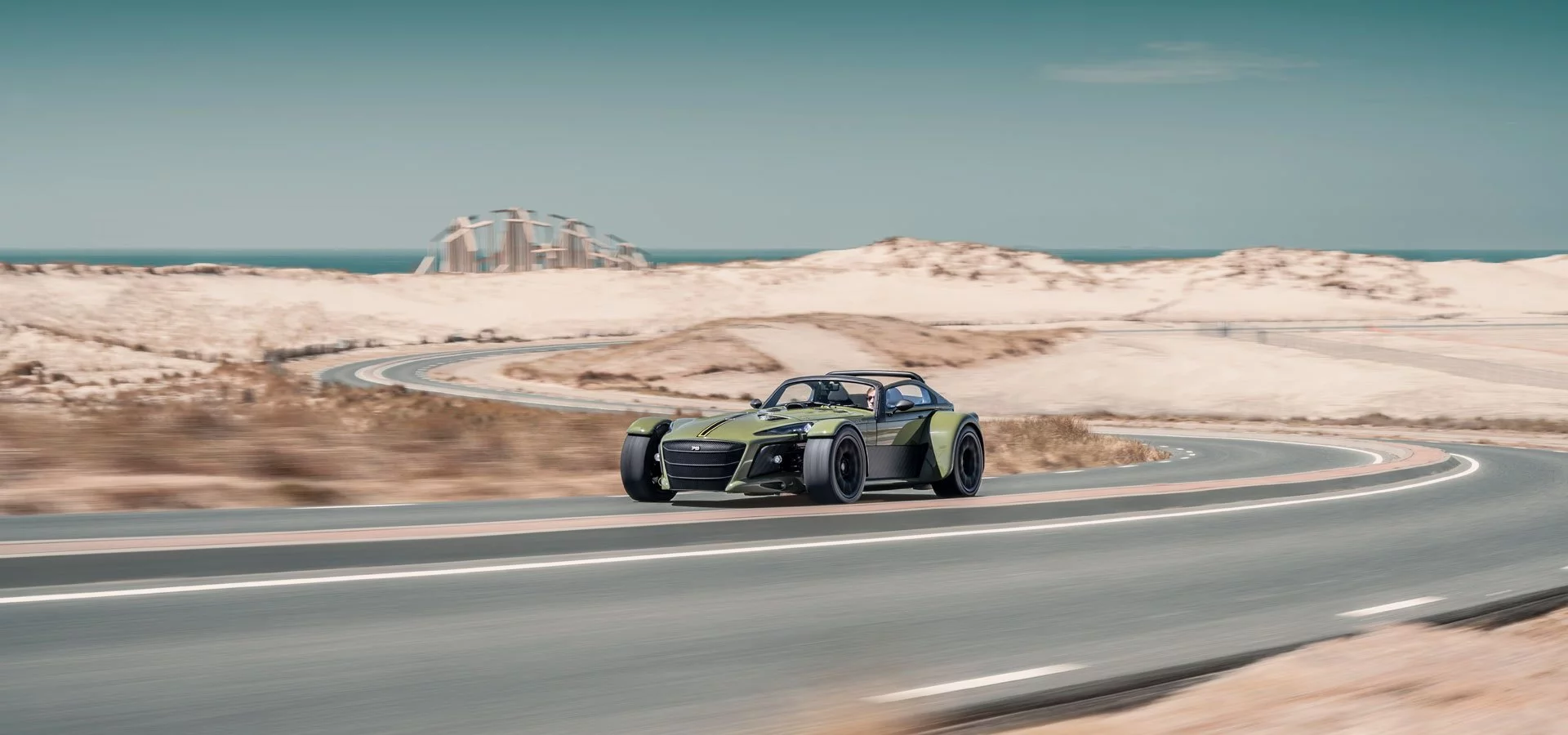A street car with 2 g of lateral acceleration ... That's a lot
