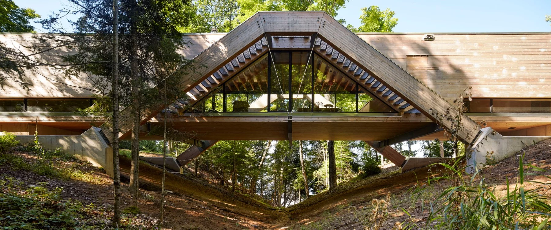 Bridge House, Port Sydney, Canada by Llama Urban Design was a winner under the "Private Homes" category at the 2018 International Architecture Awards