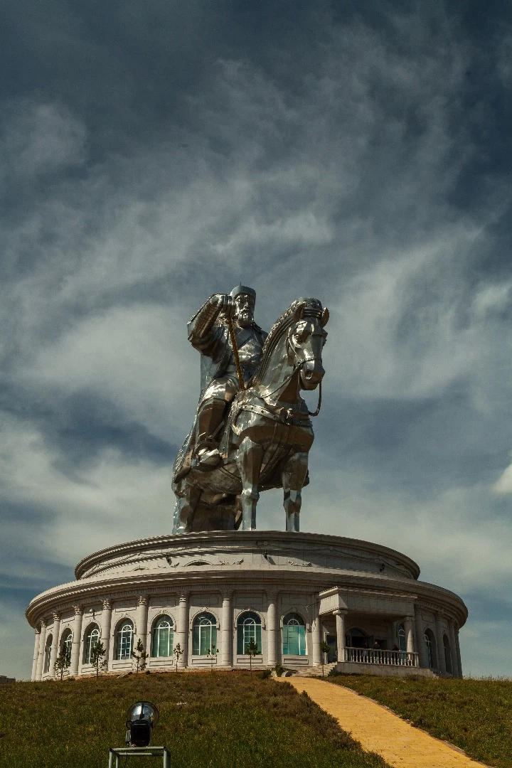 This 40-metre stainless steel statue of Chinggis Khaan was built nearly 1000 years after his death. Not a lot of folks can say that.