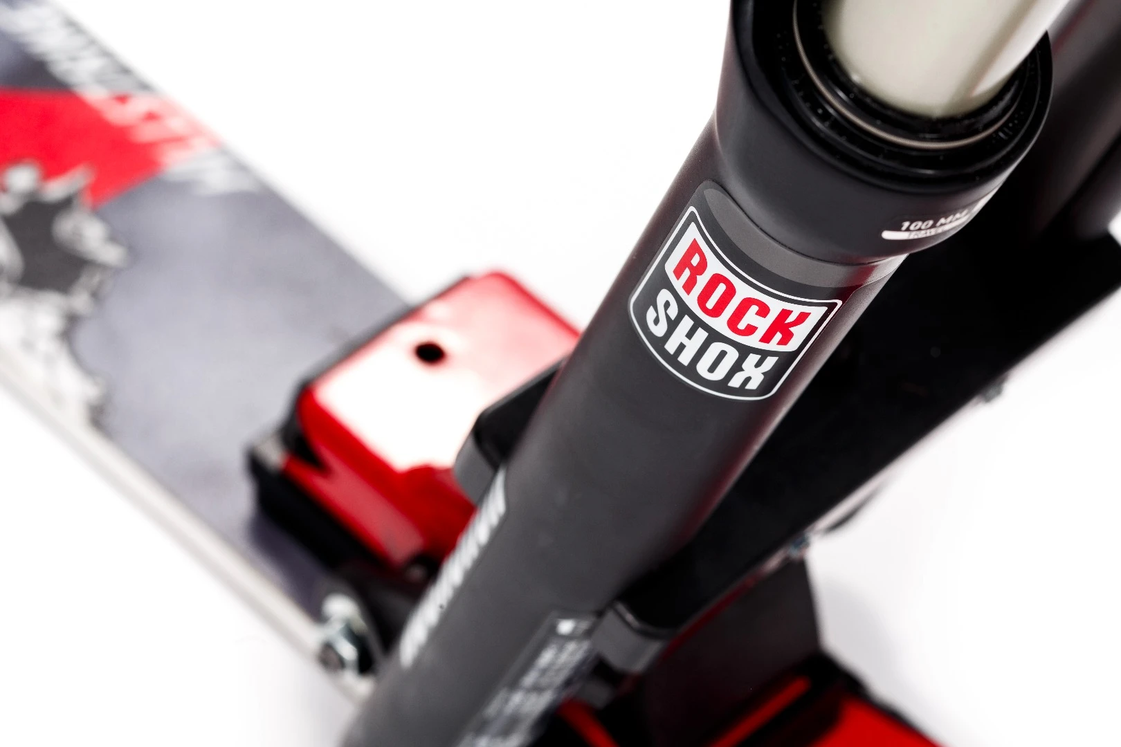 The Hillstrike features a Rock Shox 120-mm front suspension