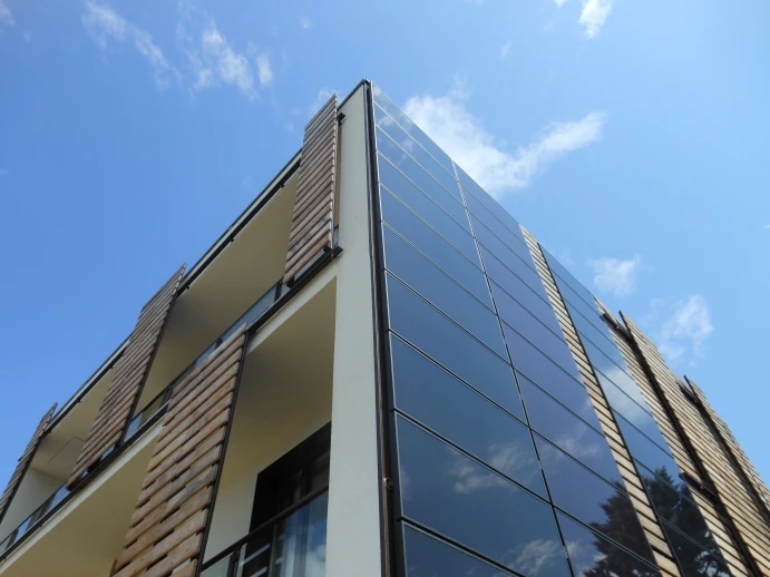 The property features an integrated southeast-facing photovoltaic facade (Photo: Pierluigi Bonomo)