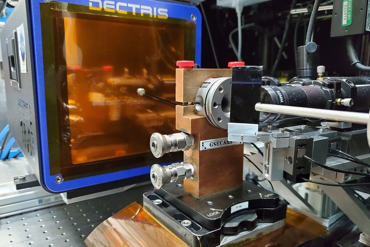 The experimental setup that produced stable superionic ice