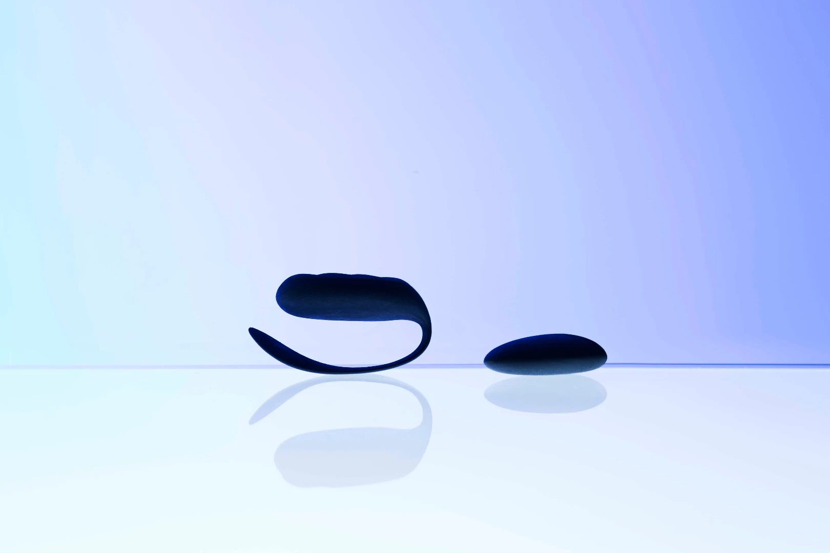 The Kurv button board (left) and pick (right)
