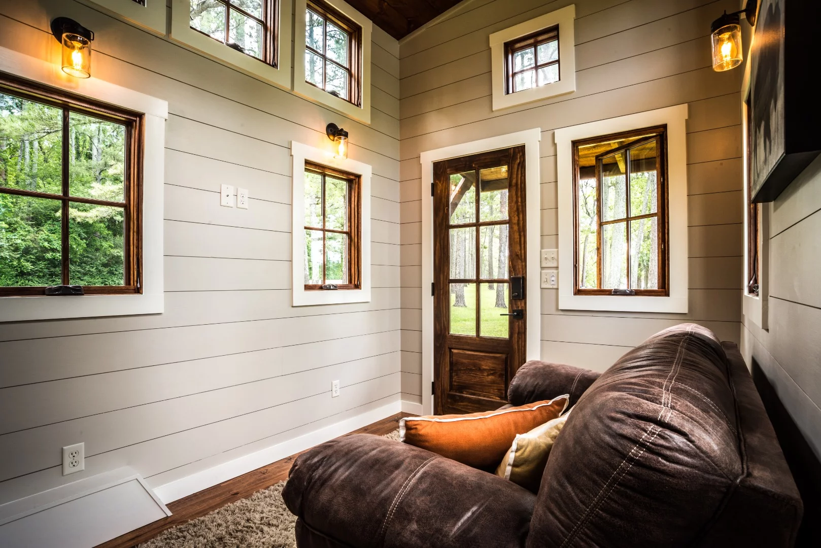 The Denali boasts an 11 ft (3.3 m)-high ceiling in the living room