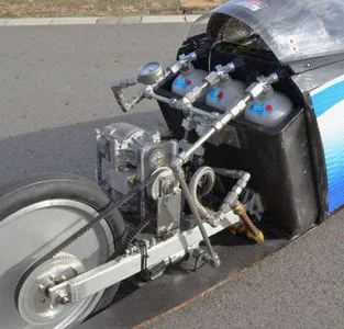 The KU:RIN uses a reversed air conditioner compressor, which creates mechanical energy through the expansion of compressed air