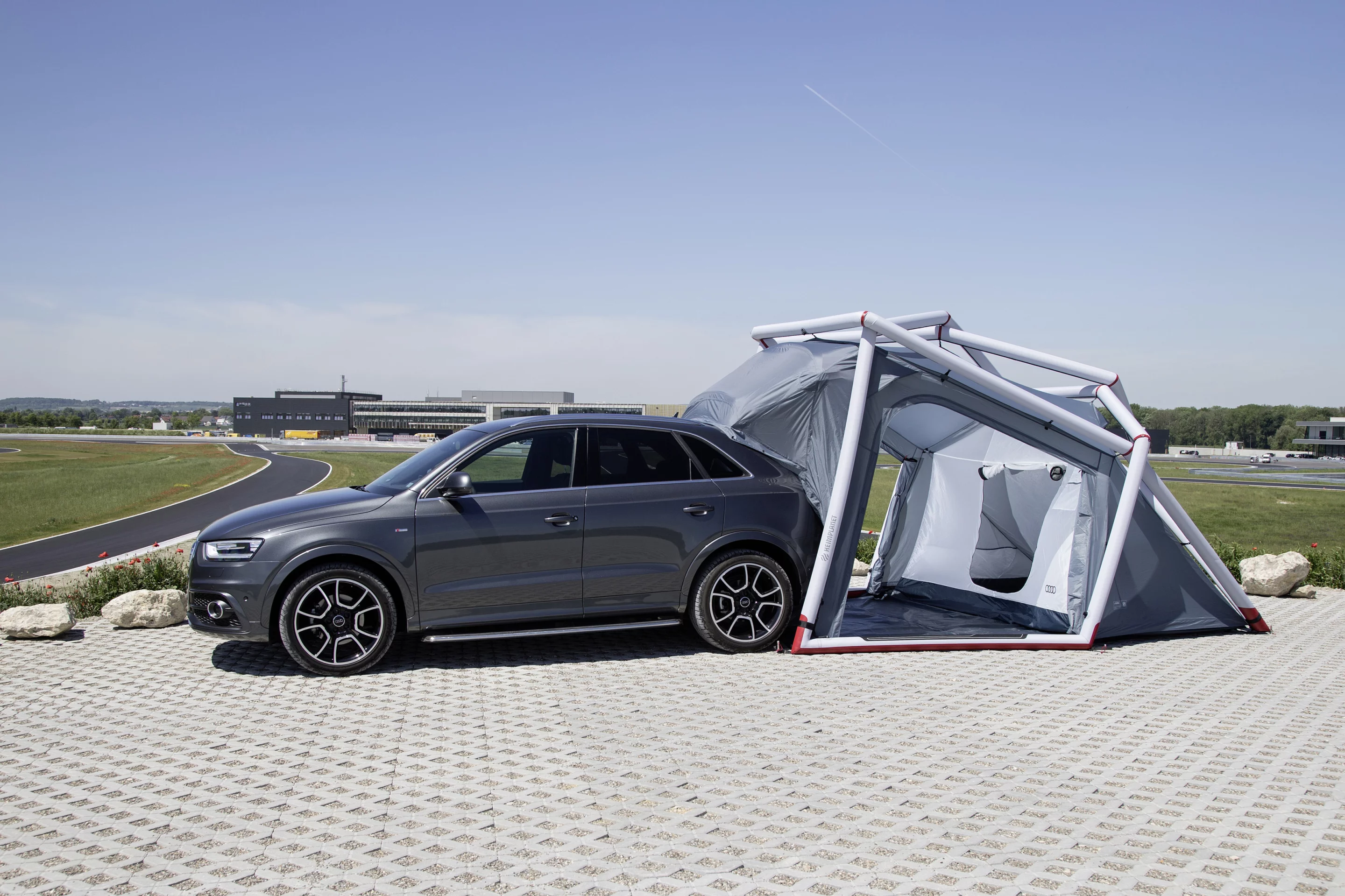 Audi Q3 with Heimplanet tent