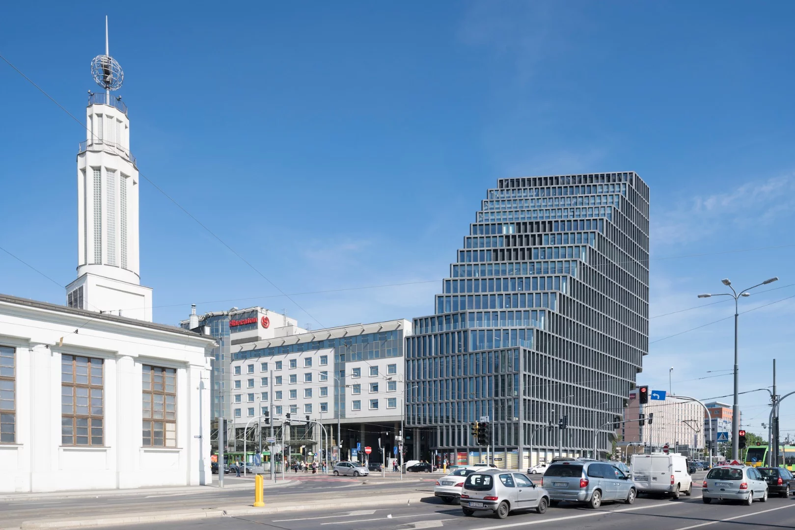 Inside, Bałtyk has a total floorspace of 25,000 sq m (269,097 sq ft)