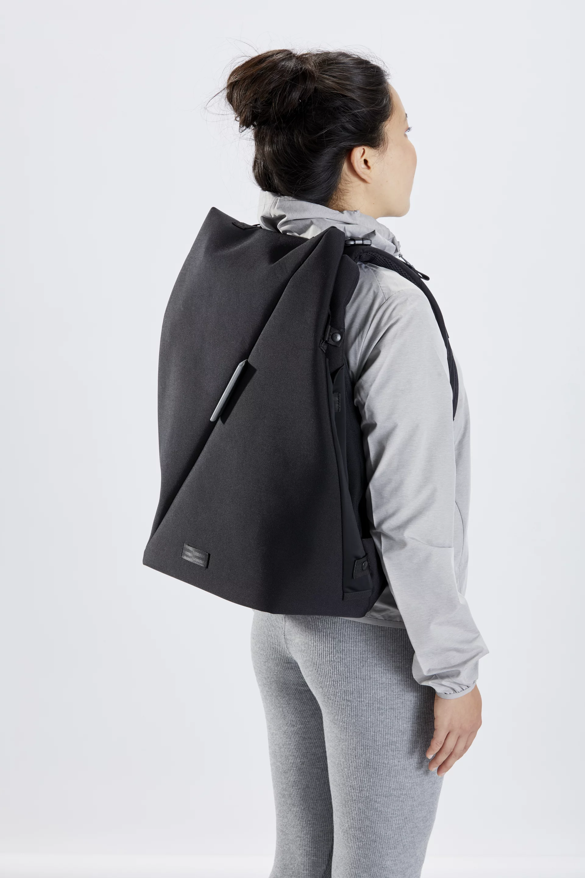 In compact mode, the RiutBag X35 is used as an everyday commute backpack