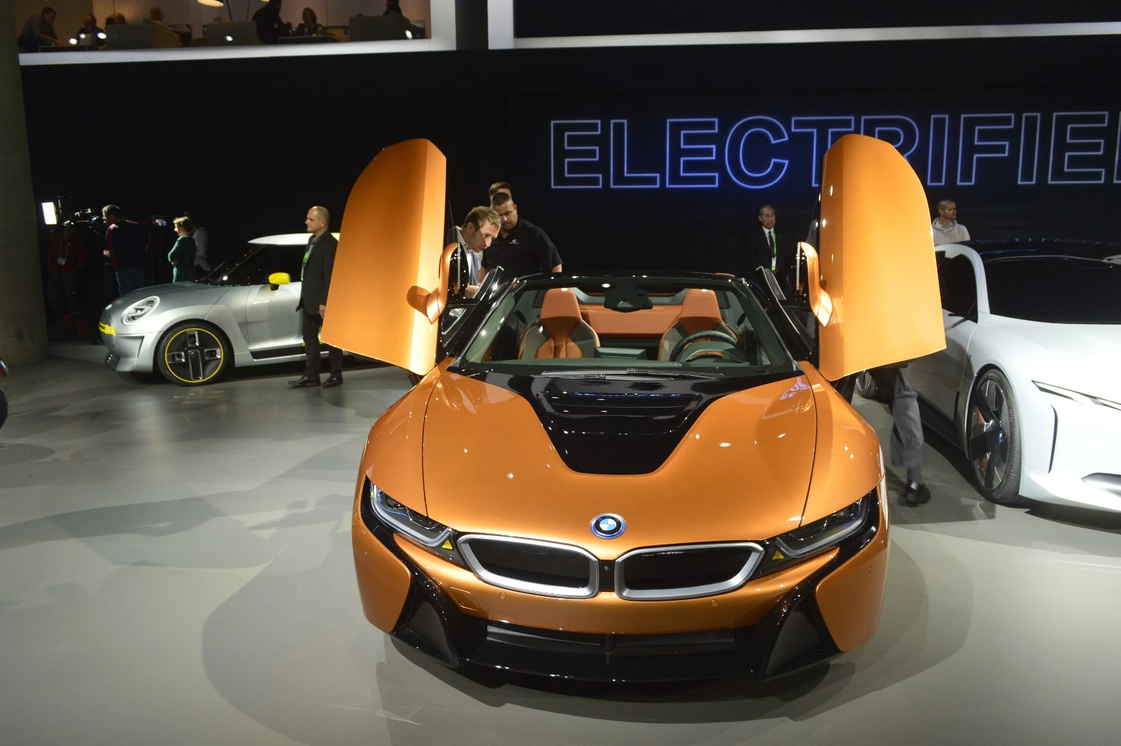 The signature butterfly doors of the i8 are retained for 2019, even on the Roadster model