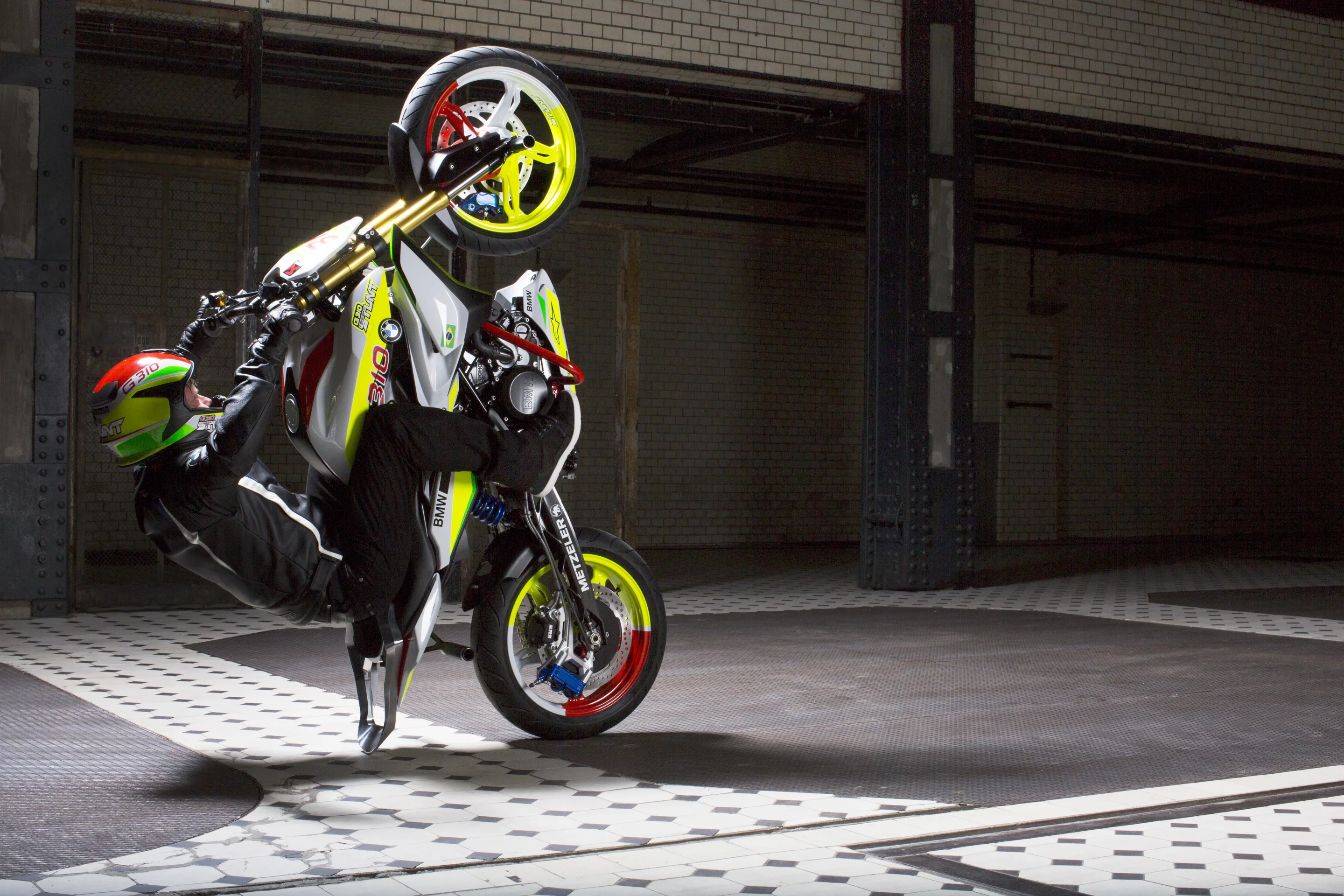 Christian Pfeiffer rides the BMW Concept Stunt G 310: 12 o'clock wheelie