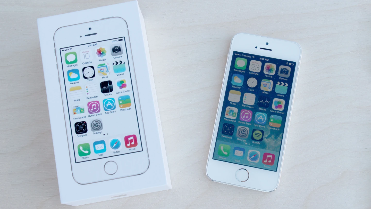 The iPhone 5s' box art shows off iOS 7's redesign