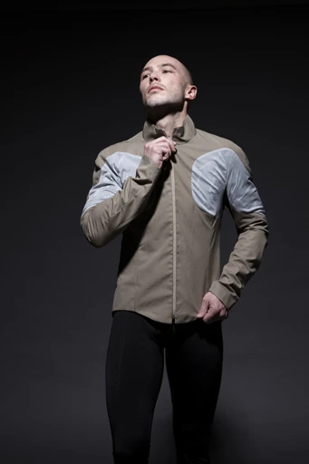 The Sporty Supaheroe comes in a rather fetching creamy-beige sort of hue, with white webbing over the LED circuits on the upper arms and torso