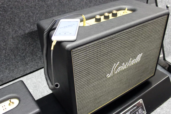 The Woburn features vintage-inspired grille cloth with the immediately recognizable Marshall logo positioned dead center