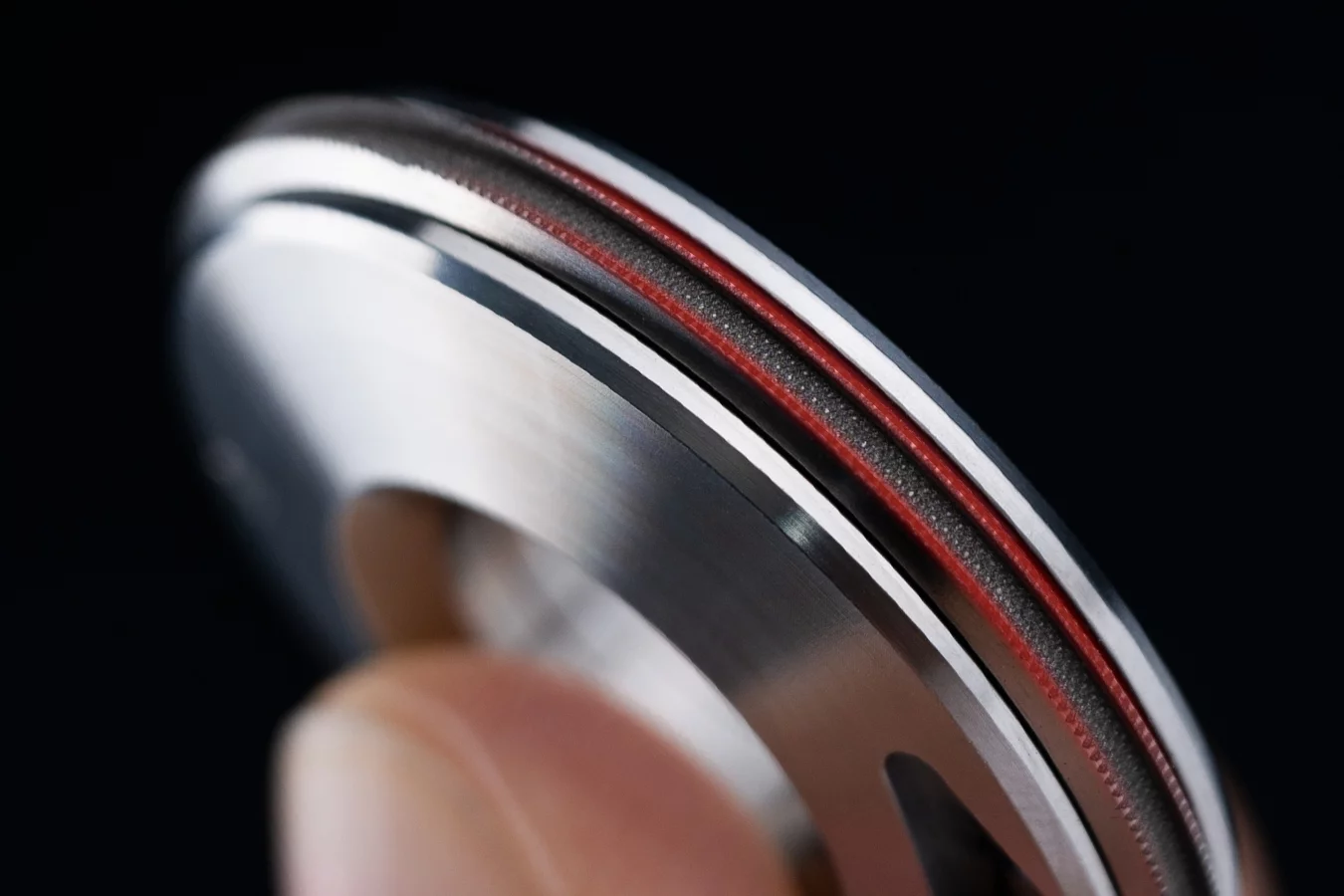 The O-ring can be removed, and is engraved with a tread pattern