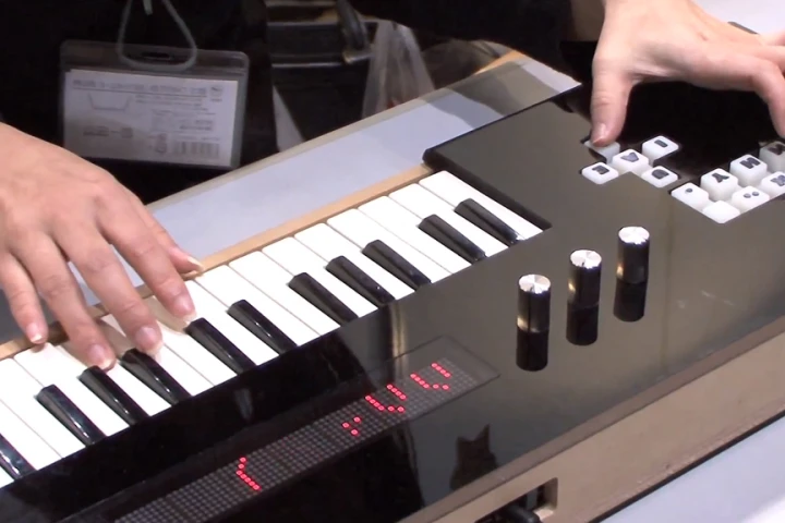 The Vocaloid keyborad lets users input lyrics with their left hand and "sing" with their right (Photo: DigInfo)