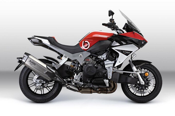 A lighter center-hub steering system with a 35-degree lock-to-lock steering angle and height-adjustable suspension