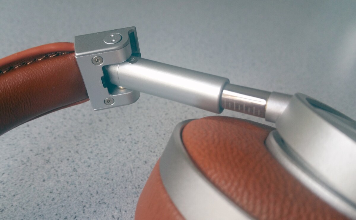 Metal hinges on the Master & Dynamic MW60 headphones are designed to last, however some users may be left wanting of additional piston/cup length