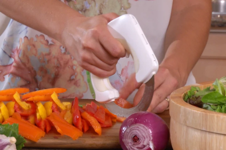 Bolo is a knife with a circular blade for ergonomic comfort and a precise cut