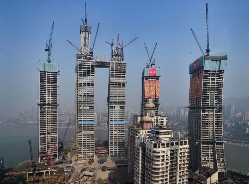 Designed by high-profile architect Moshe Safdie, Raffles City Chongqing is meant to resemble a sail
