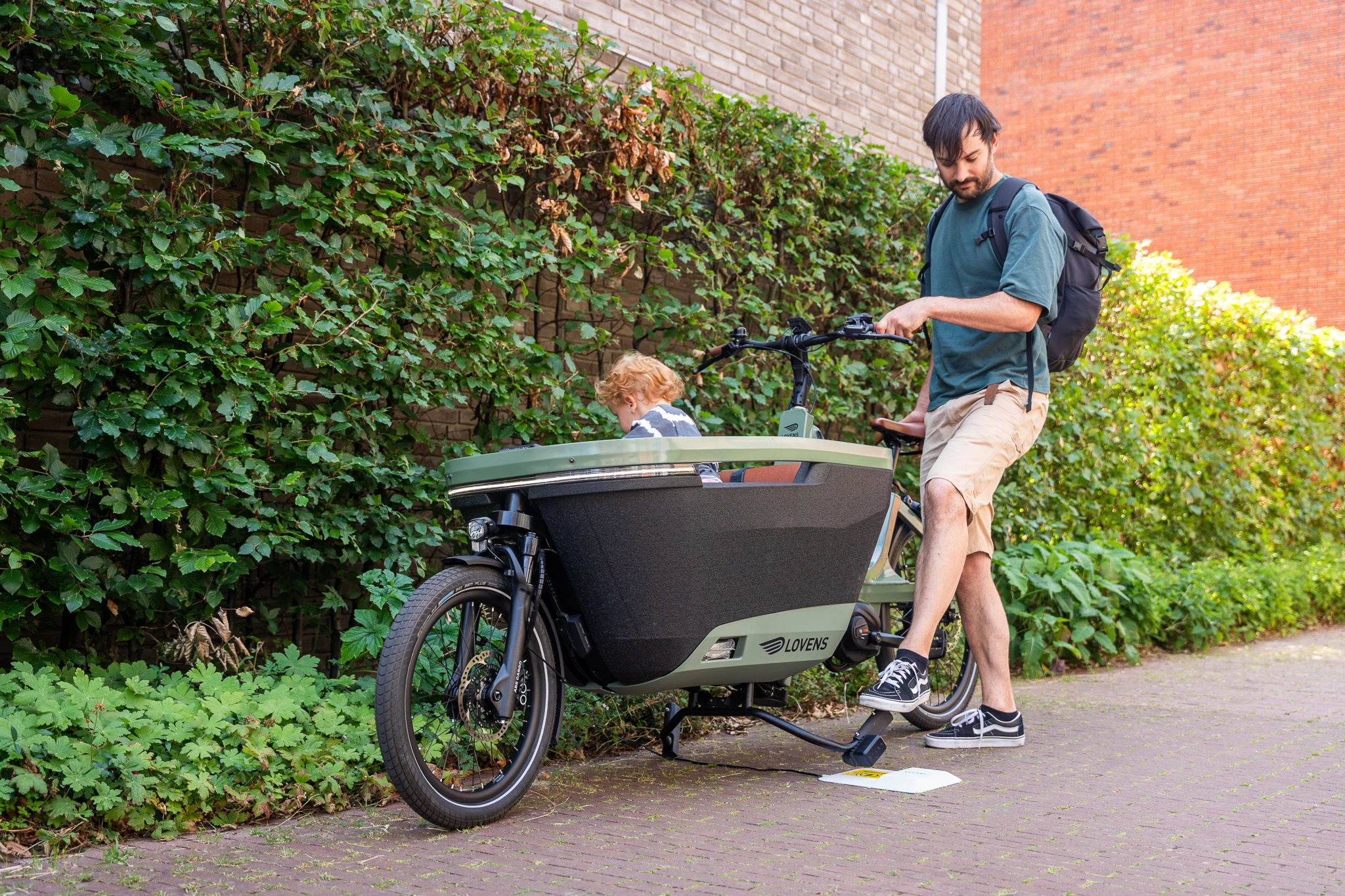 Tiler hasn't left cargo bikes out of the wireless charging dream, a CUBE center stand is available for the Compact system