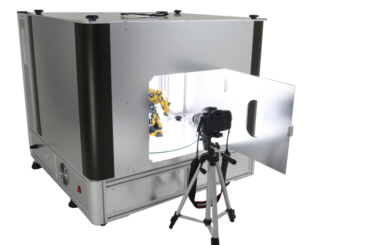 Ortery Technologies has released what is described as the world's first desktop photo studio to take product shots or create 360 degree animations with a pure white background